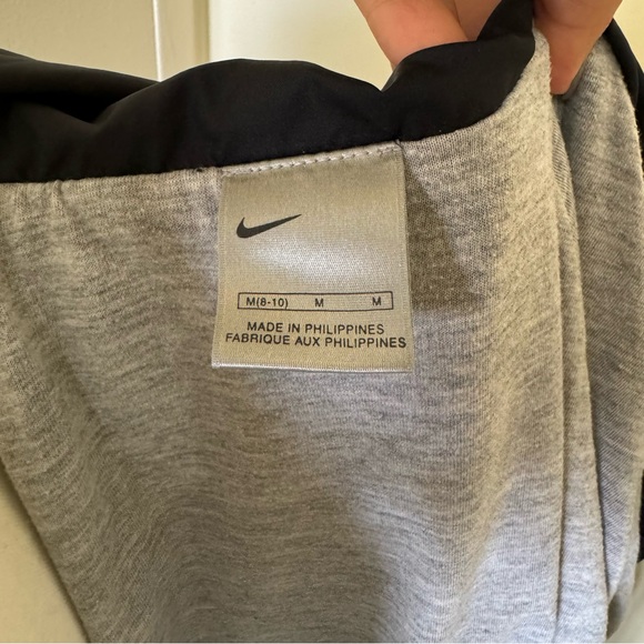 3/$30 Nike Vintage Black Windbreaker - Picture 5 of 5